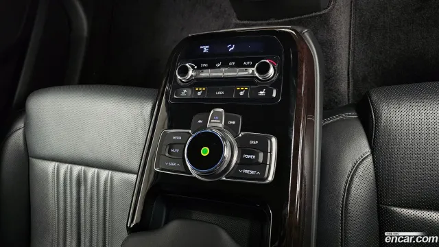 Genesis G90 (EQ900)