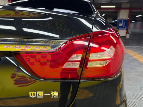 Hongqi H7