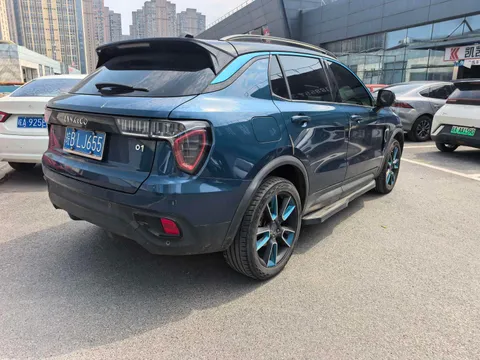 Lynk & Co 01