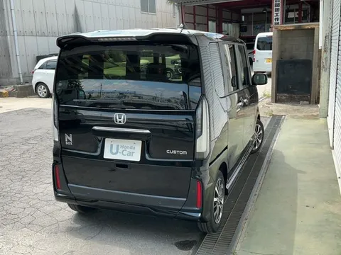 Honda N-BOX Custom