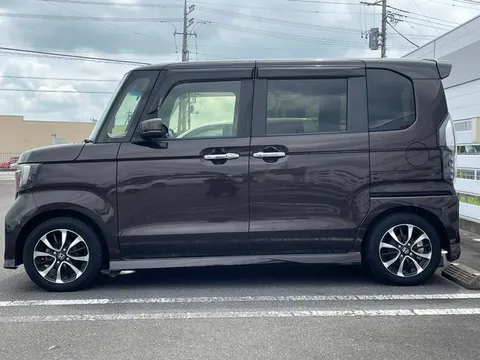 Honda N-BOX Custom