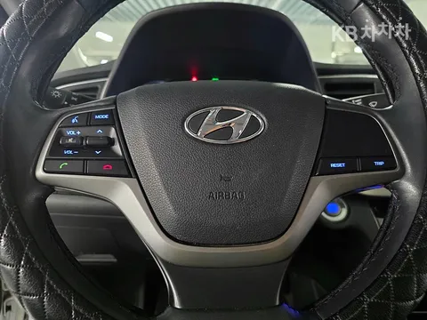 Hyundai Elantra (Avante)