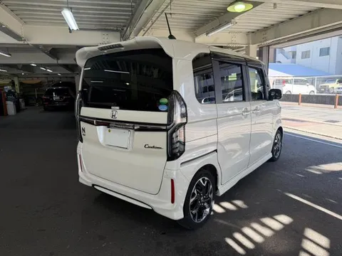 Honda N-BOX Custom