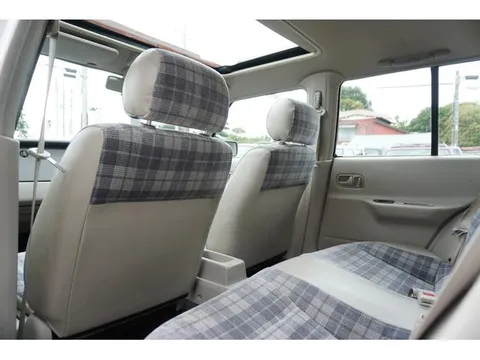 Nissan Rasheen