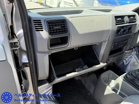Nissan Clipper Van