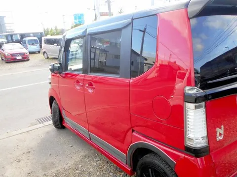 Honda N-BOX Custom