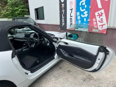 Mazda MX-5 (Roadster)
