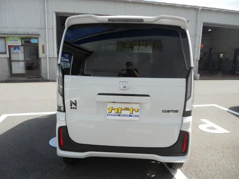 Honda N-BOX Custom