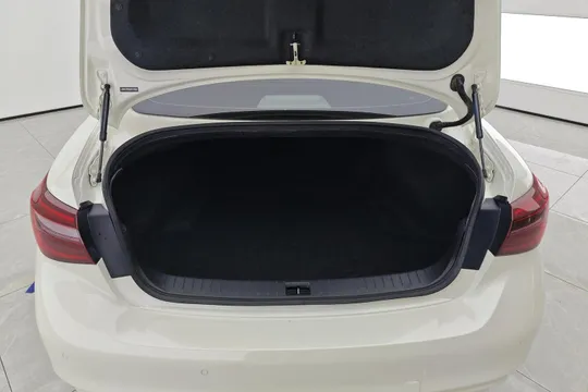 Infiniti Q50L