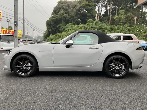 Mazda MX-5 (Roadster)