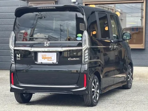 Honda N-BOX Custom