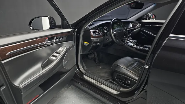 Genesis G90 (EQ900)