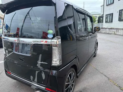 Honda N-BOX Custom