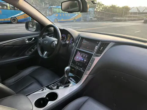 Infiniti Q50L
