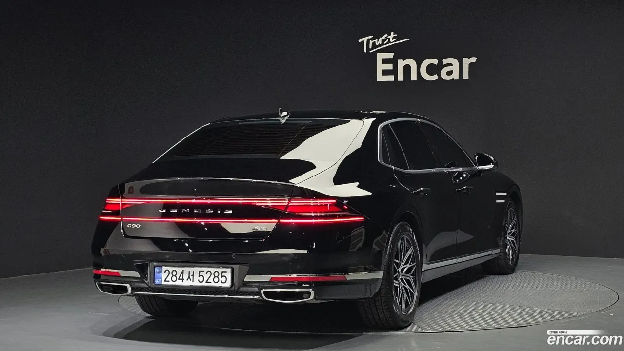 Genesis G90