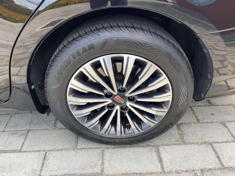 Hongqi H7