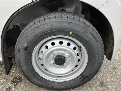 Nissan Clipper Van