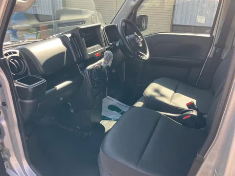Nissan Clipper Van