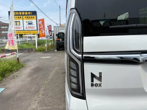 Honda N-BOX Custom