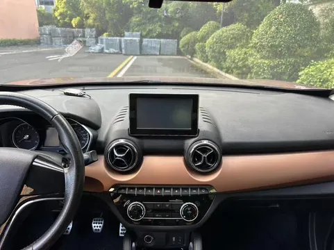 BAIC Senova X35