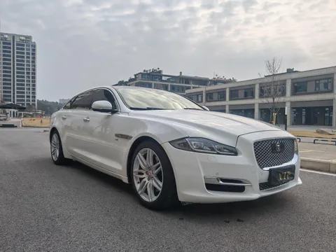 Jaguar XJ