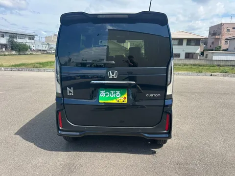 Honda N-BOX Custom