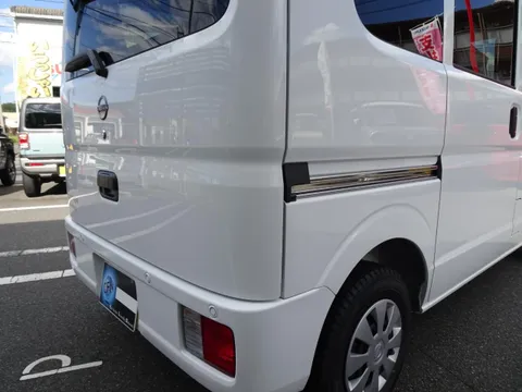 Nissan Clipper Van