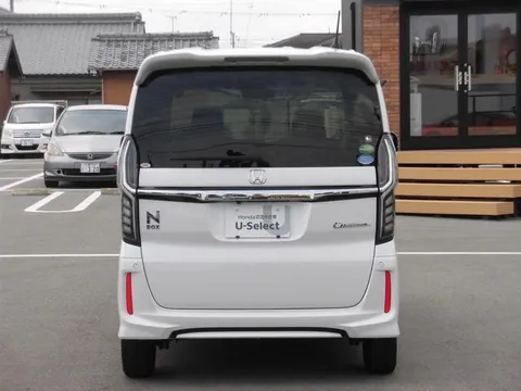 Honda N-BOX Custom
