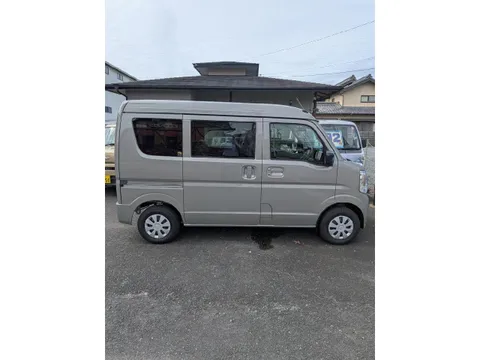 Nissan Clipper Van