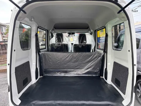 Nissan Clipper Van