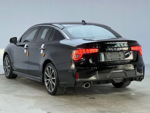 Lynk & Co 03