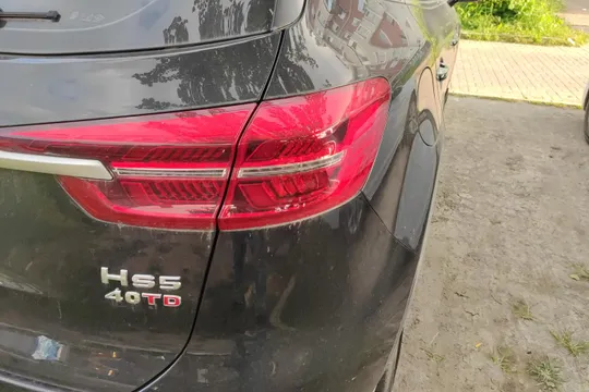 Hongqi HS5