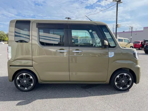 Toyota Pixis Mega