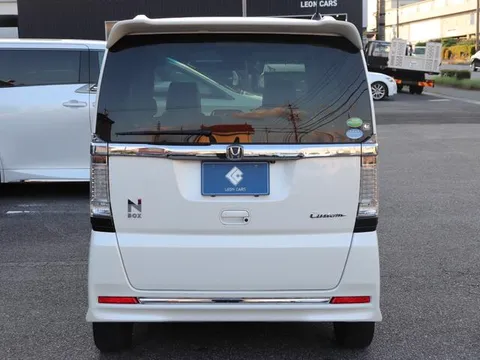 Honda N-BOX Custom