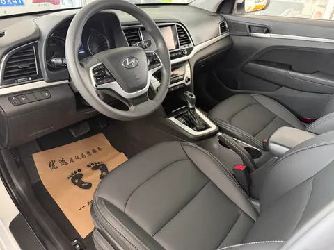 Hyundai Elantra (Avante)