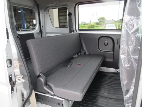 Nissan Clipper Van