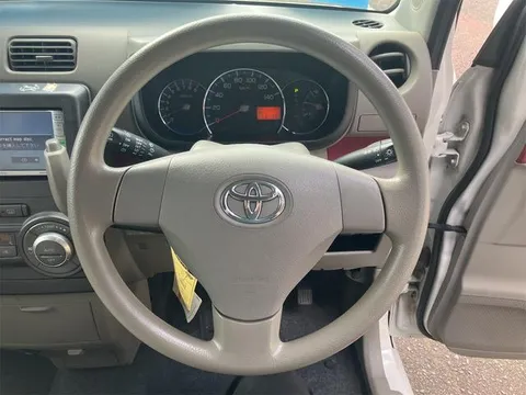 Toyota Pixis Space
