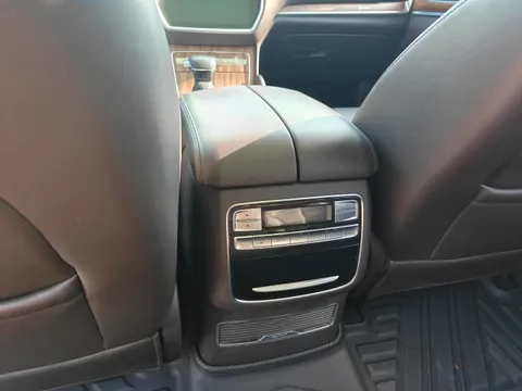 Roewe RX8