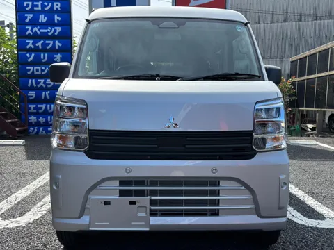 Mitsubishi Minicab Van