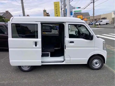 Nissan Clipper Van