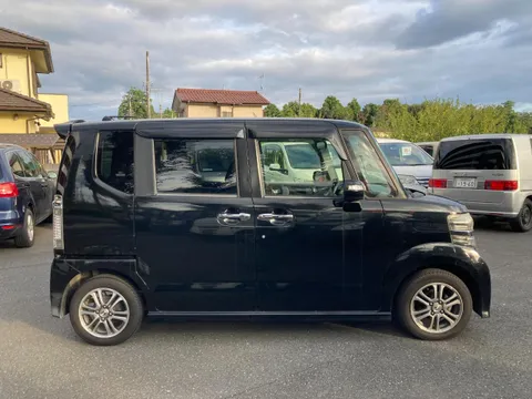 Honda N-BOX Custom