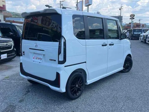 Honda N-BOX Custom