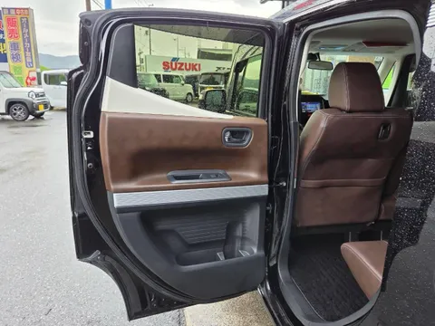 Honda N-BOX Slash
