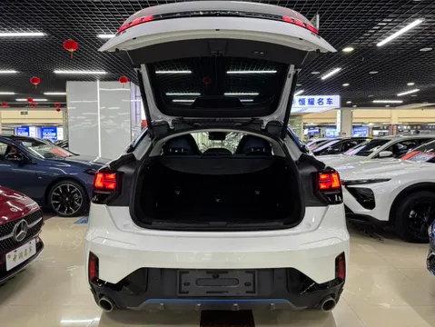 Lynk & Co 05