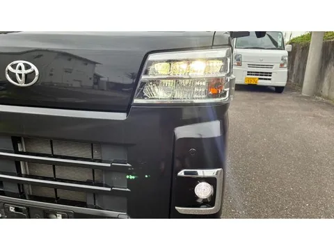 Toyota Pixis Van