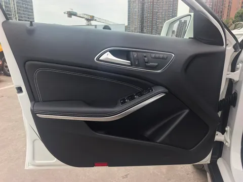 Mercedes-Benz Mercedes-Benz GLA