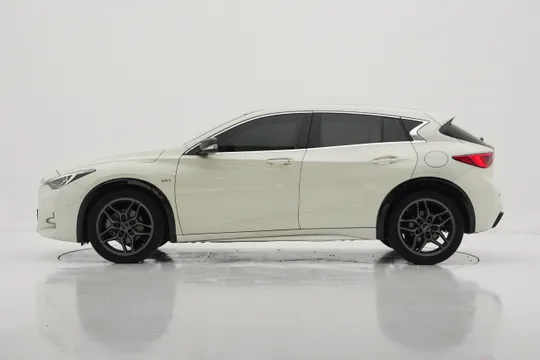 Infiniti Q30