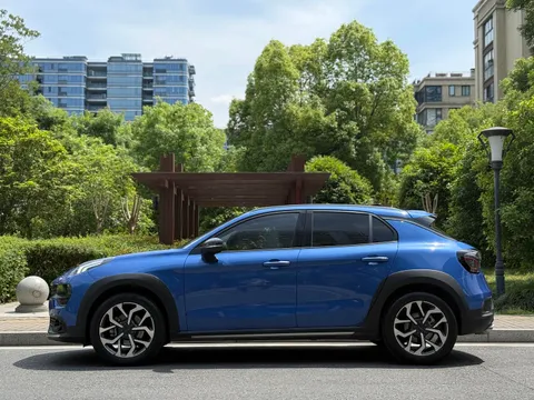 Lynk & Co 02