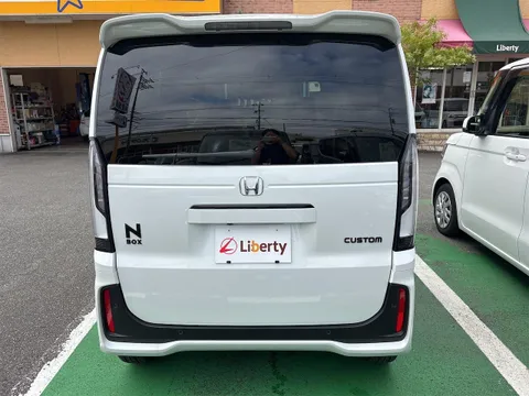 Honda N-BOX Custom