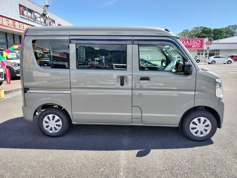 Nissan Clipper Van